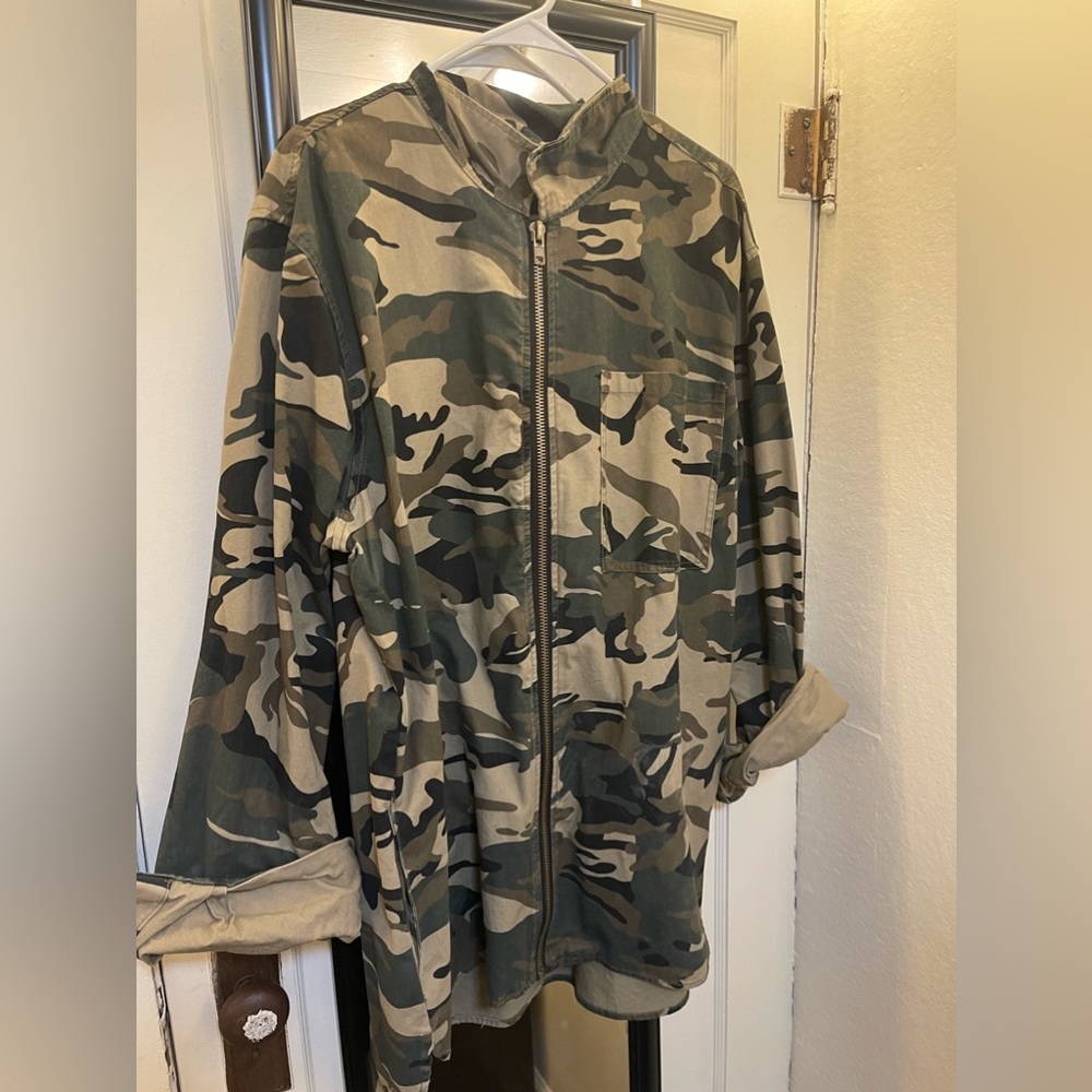 Forever 21 Men’s Camo zip-up cotton jacket